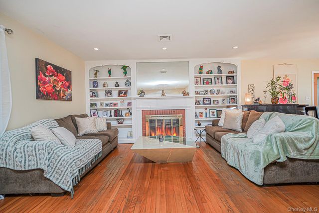 4 Brentwood Avenue, Staten Island, NY 10301