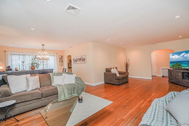 4 Brentwood Avenue, Staten Island, NY 10301