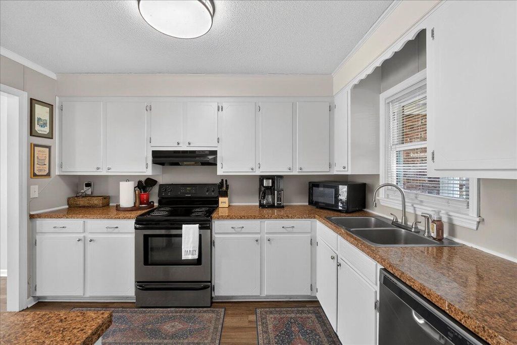 Image 12 of property listing at 1 Cyprus Court, Goose Creek, SC 29445