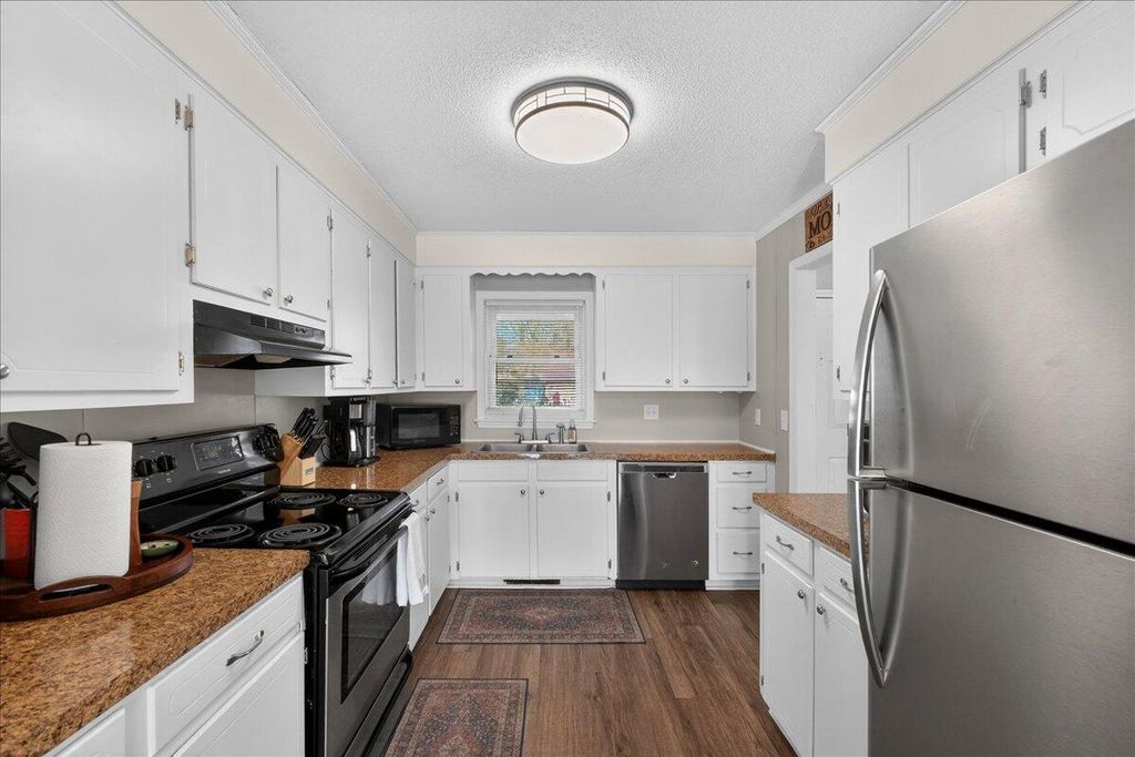 Image 14 of property listing at 1 Cyprus Court, Goose Creek, SC 29445