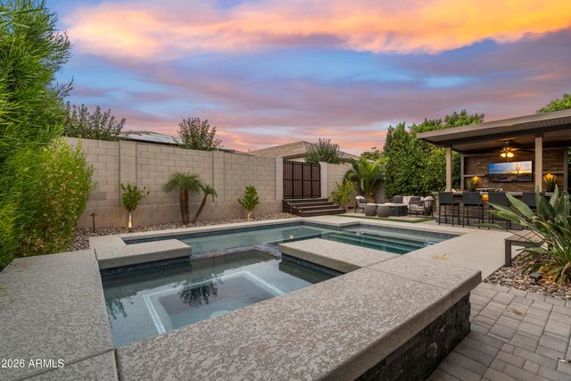 6514 E LIBBY Street, Phoenix, AZ 85054