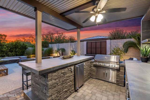 6514 E LIBBY Street, Phoenix, AZ 85054