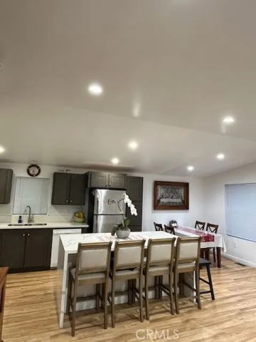 7560 Woodman 107, Van Nuys, CA 91405