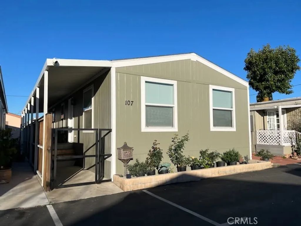 7560 Woodman 107, Van Nuys, CA 91405