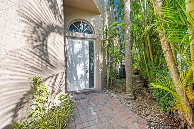 4657 Carlton Golf Drive, Lake Worth, FL 33449