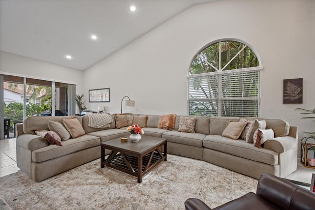 4657 Carlton Golf Drive, Lake Worth, FL 33449