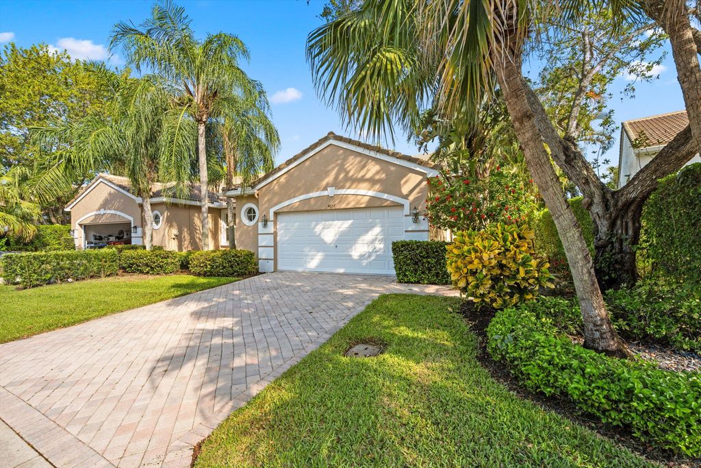 4657 Carlton Golf Drive, Lake Worth, FL 33449
