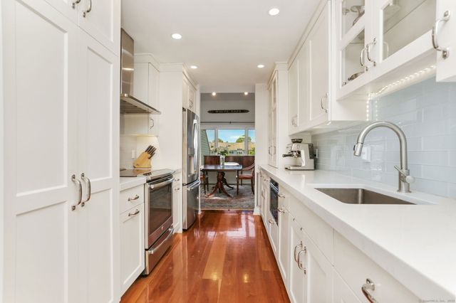 1 Island Drive 18, Norwalk, CT 06855