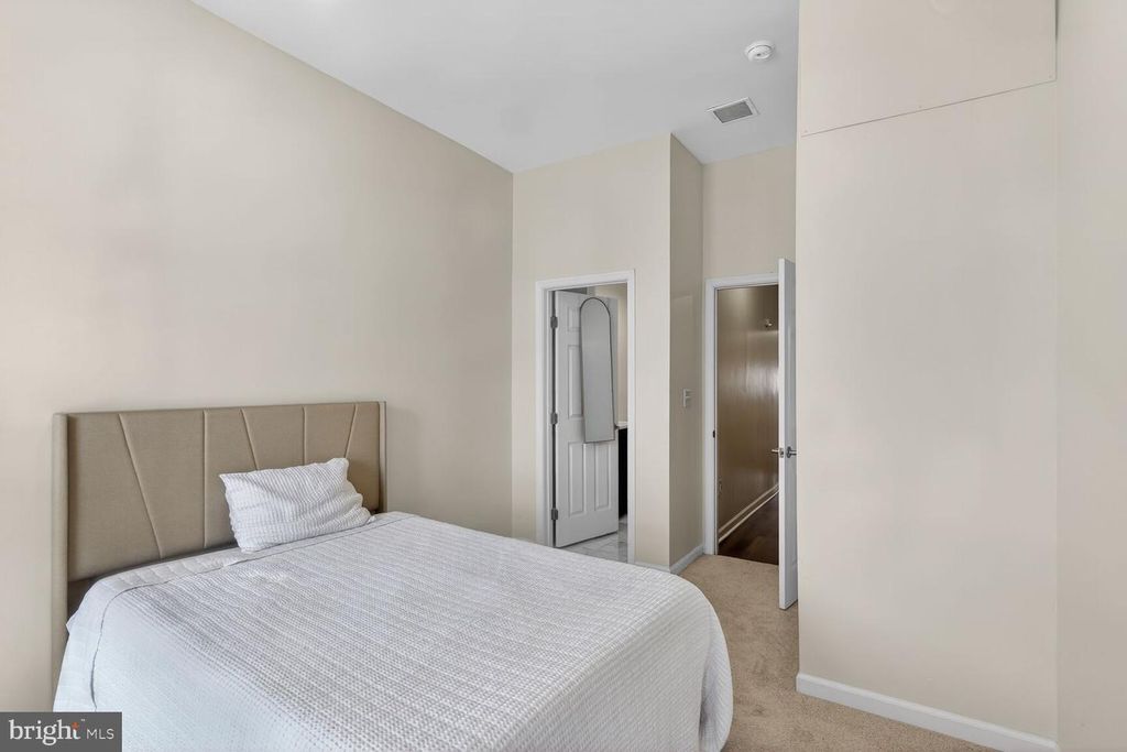 Image 12 of property listing at 1246 WASHINGTON BLVD, Baltimore, MD 21230
