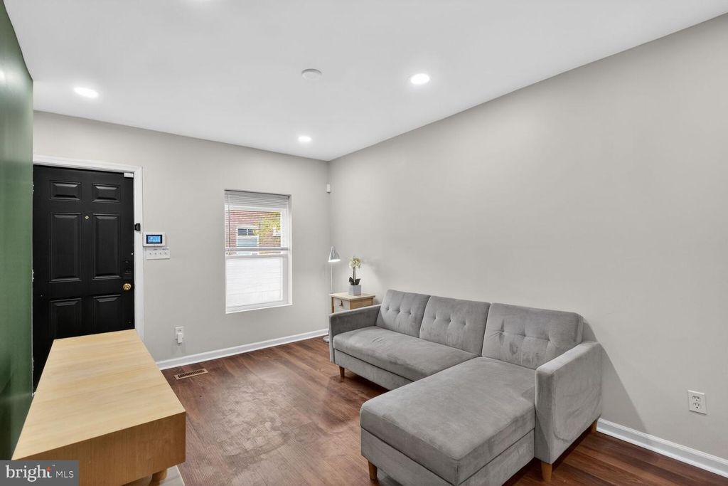 Image 3 of property listing at 1246 WASHINGTON BLVD, Baltimore, MD 21230