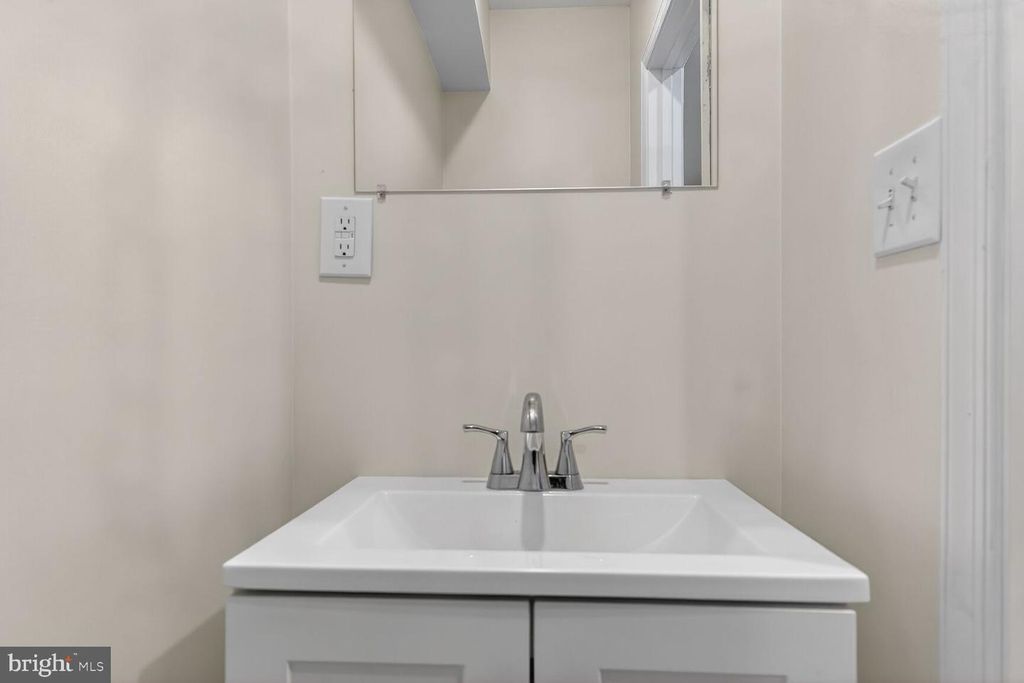 Image 5 of property listing at 1246 WASHINGTON BLVD, Baltimore, MD 21230