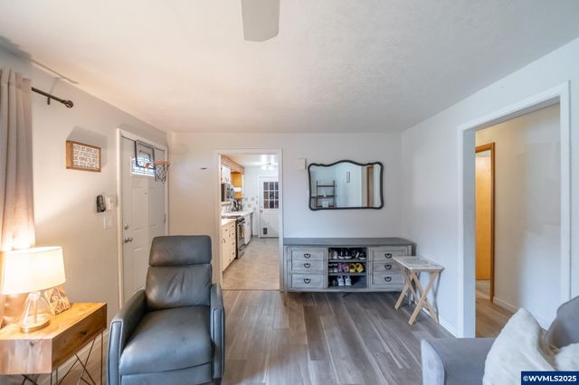 708 W High St, Stayton, OR 97383