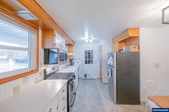 708 W High St, Stayton, OR 97383