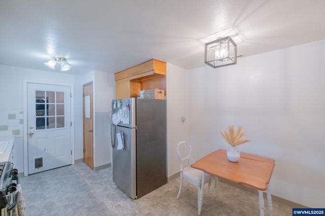 708 W High St, Stayton, OR 97383