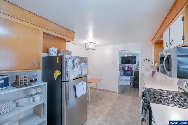 708 W High St, Stayton, OR 97383