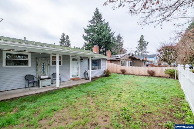 708 W High St, Stayton, OR 97383