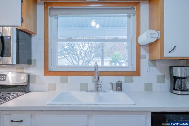 708 W High St, Stayton, OR 97383