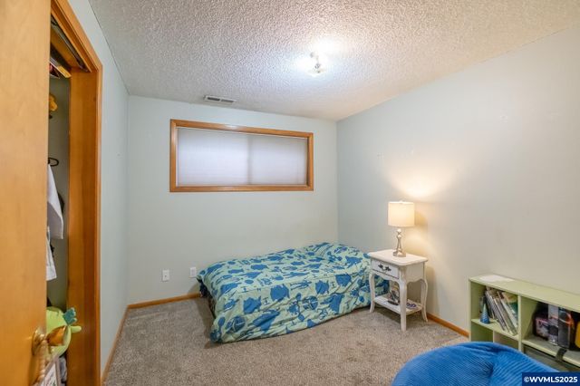 708 W High St, Stayton, OR 97383