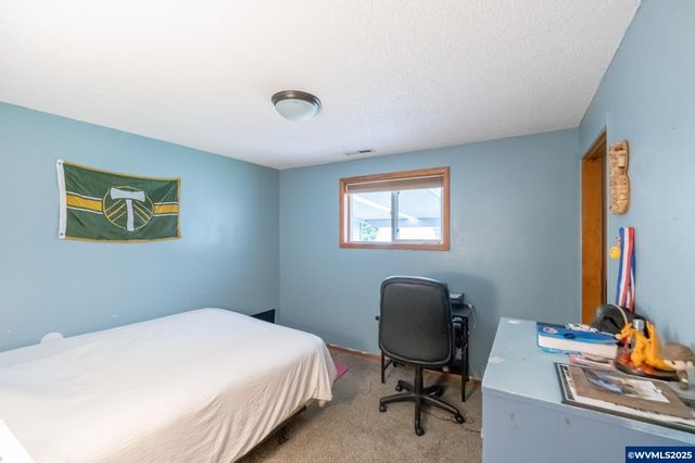 708 W High St, Stayton, OR 97383