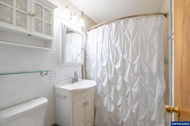 708 W High St, Stayton, OR 97383