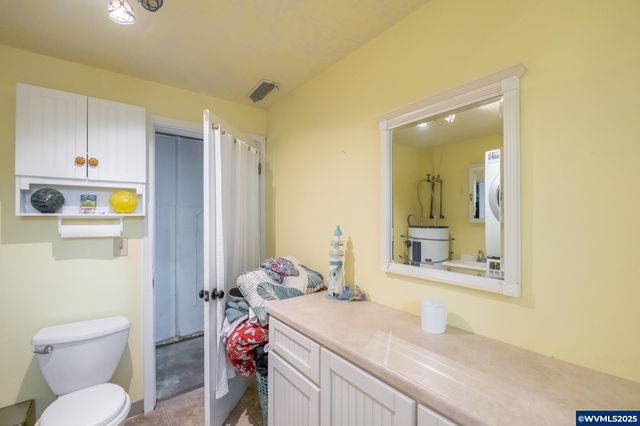 708 W High St, Stayton, OR 97383