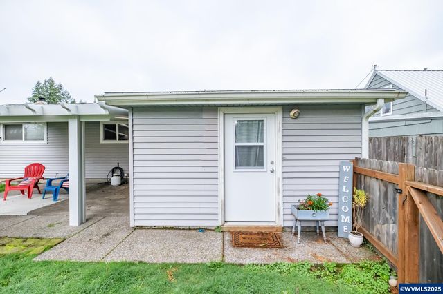 708 W High St, Stayton, OR 97383