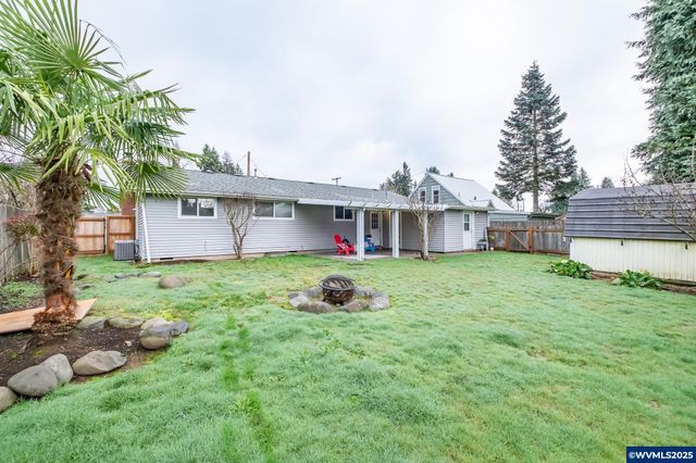 708 W High St, Stayton, OR 97383