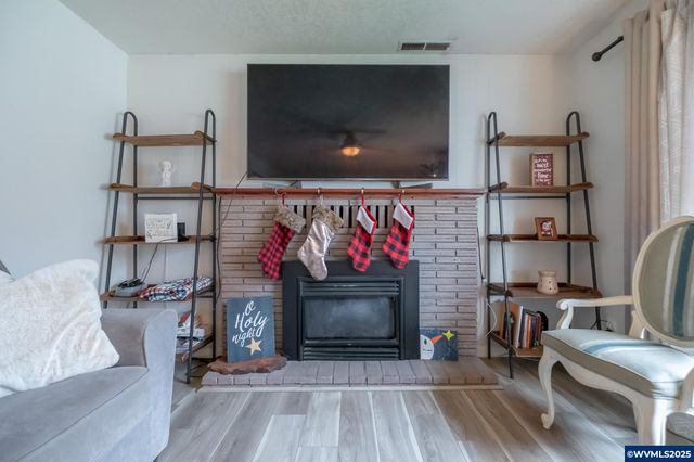 708 W High St, Stayton, OR 97383