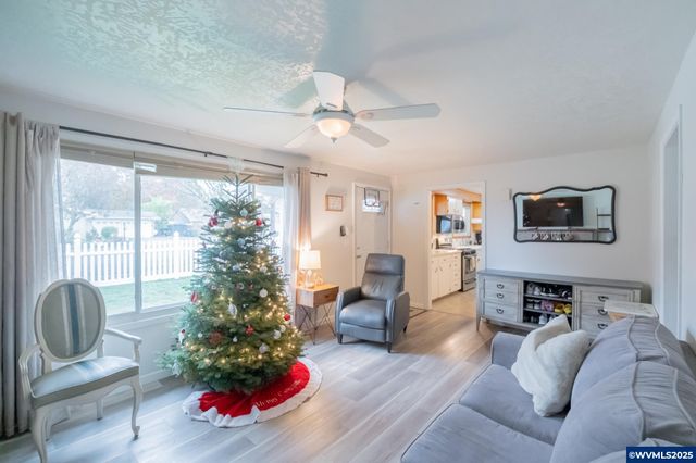 708 W High St, Stayton, OR 97383