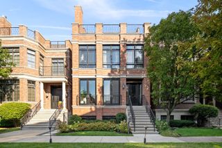 1634 W Surf Street, Chicago, IL 60657