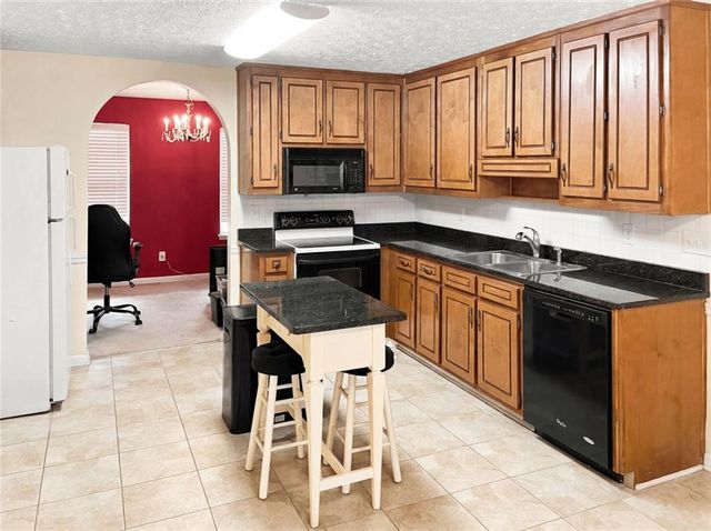 900 Willow Springs Court, Loganville, GA 30052