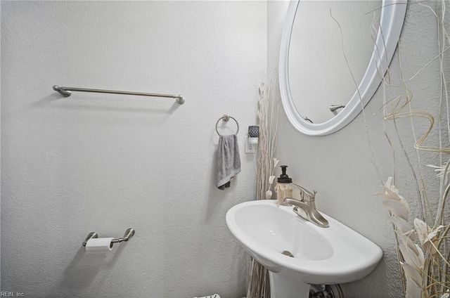 200 Seasons Cir Unit 705, Suffolk, VA 23434