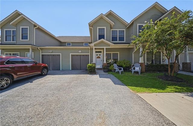 200 Seasons Cir Unit 705, Suffolk, VA 23434