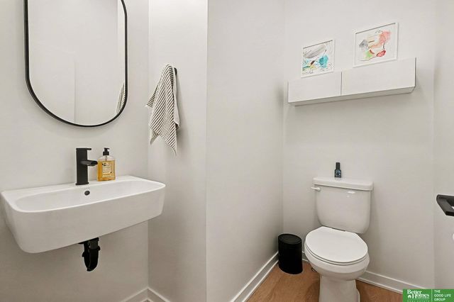 5302 Elmwood Plaza, Omaha, NE 68106