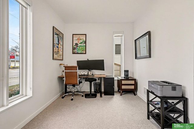 5302 Elmwood Plaza, Omaha, NE 68106