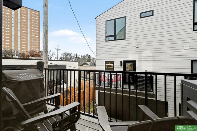 5302 Elmwood Plaza, Omaha, NE 68106