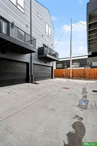 5302 Elmwood Plaza, Omaha, NE 68106