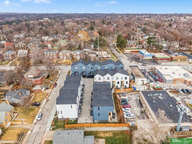 5302 Elmwood Plaza, Omaha, NE 68106