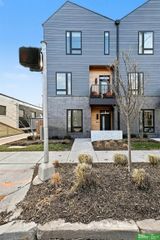 5302 Elmwood Plaza, Omaha, NE 68106