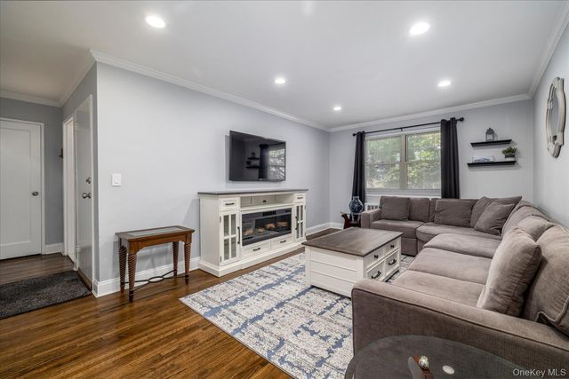 3 N. Lewis Place 3-2.4 B, Rockville Centre, NY 11570