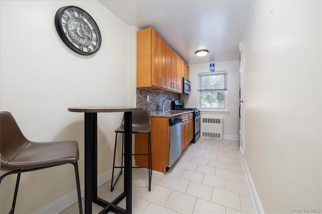 3 N. Lewis Place 3-2.4 B, Rockville Centre, NY 11570