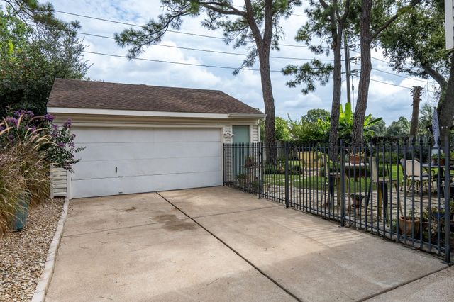 16502 Rainbow Lake Road, Houston, TX 77095