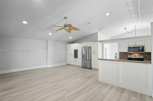 4040 NE 6th Ave, Deerfield Beach, FL 33064