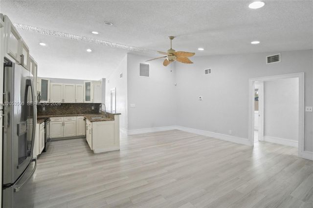 4040 NE 6th Ave, Deerfield Beach, FL 33064