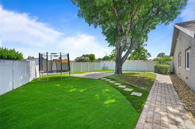 4040 NE 6th Ave, Deerfield Beach, FL 33064