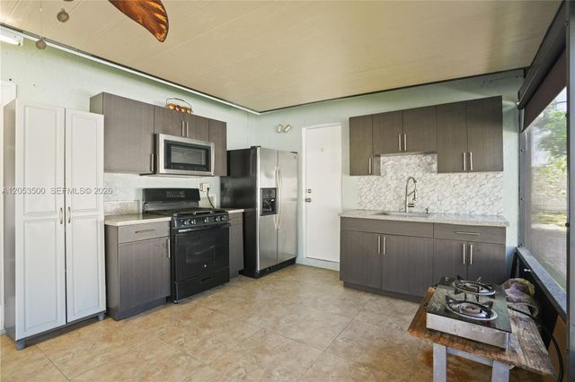 4040 NE 6th Ave, Deerfield Beach, FL 33064