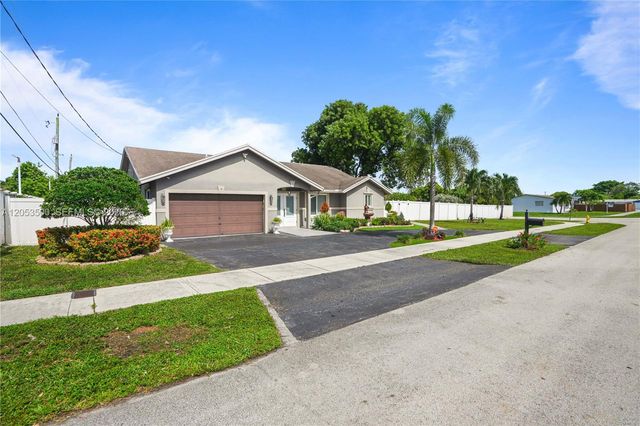 4040 NE 6th Ave, Deerfield Beach, FL 33064