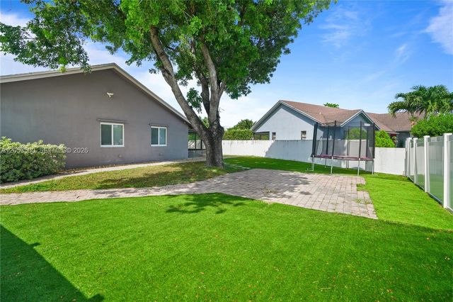 4040 NE 6th Ave, Deerfield Beach, FL 33064