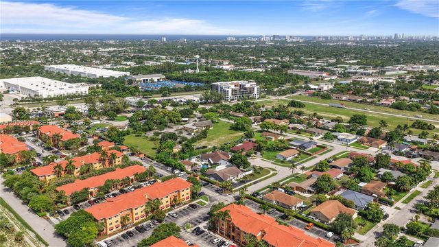 4040 NE 6th Ave, Deerfield Beach, FL 33064