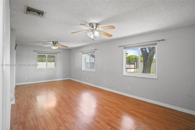 4040 NE 6th Ave, Deerfield Beach, FL 33064
